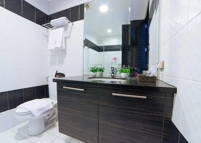 Hotel Reddoorz @ Aguirre Ave Bf Homes