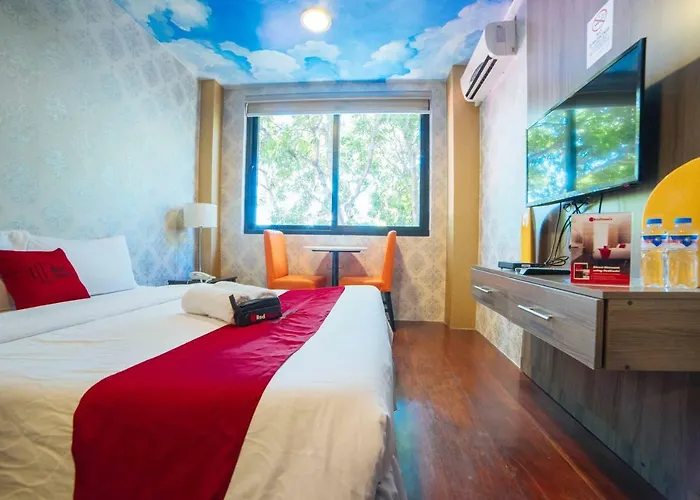 Reddoorz @ Aguirre Ave Bf Homes Hotel 3*