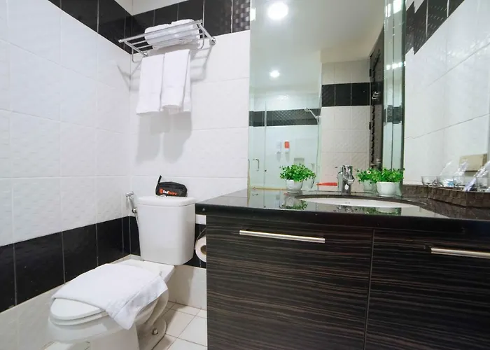 Hotel Reddoorz @ Aguirre Ave Bf Homes